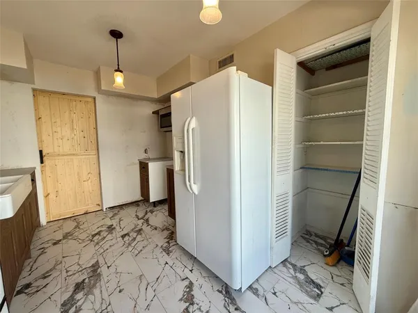 $133,100 | 7830 Meadow Park Drive, Unit 209, Dallas, TX 75230
