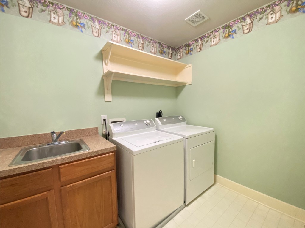 5843 Sonoma Ridge Missouri City, TX 77459 - Photo 19 of 20 a utility room with dryer and washer