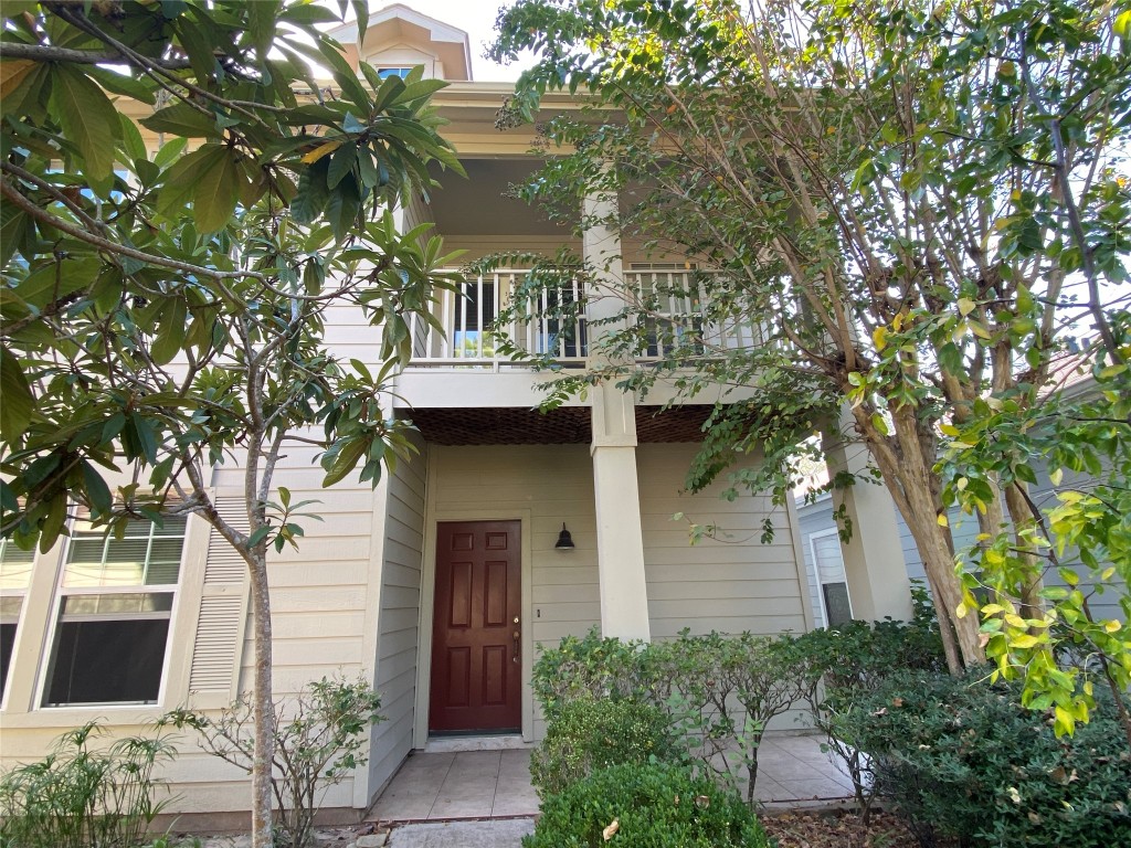 5843 Sonoma Ridge Missouri City, TX 77459 - Photo 2 of 20 a front view of a house with a garden