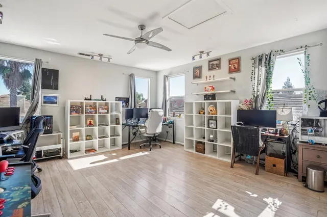a view of a livingroom with furniture and a ceiling fan
