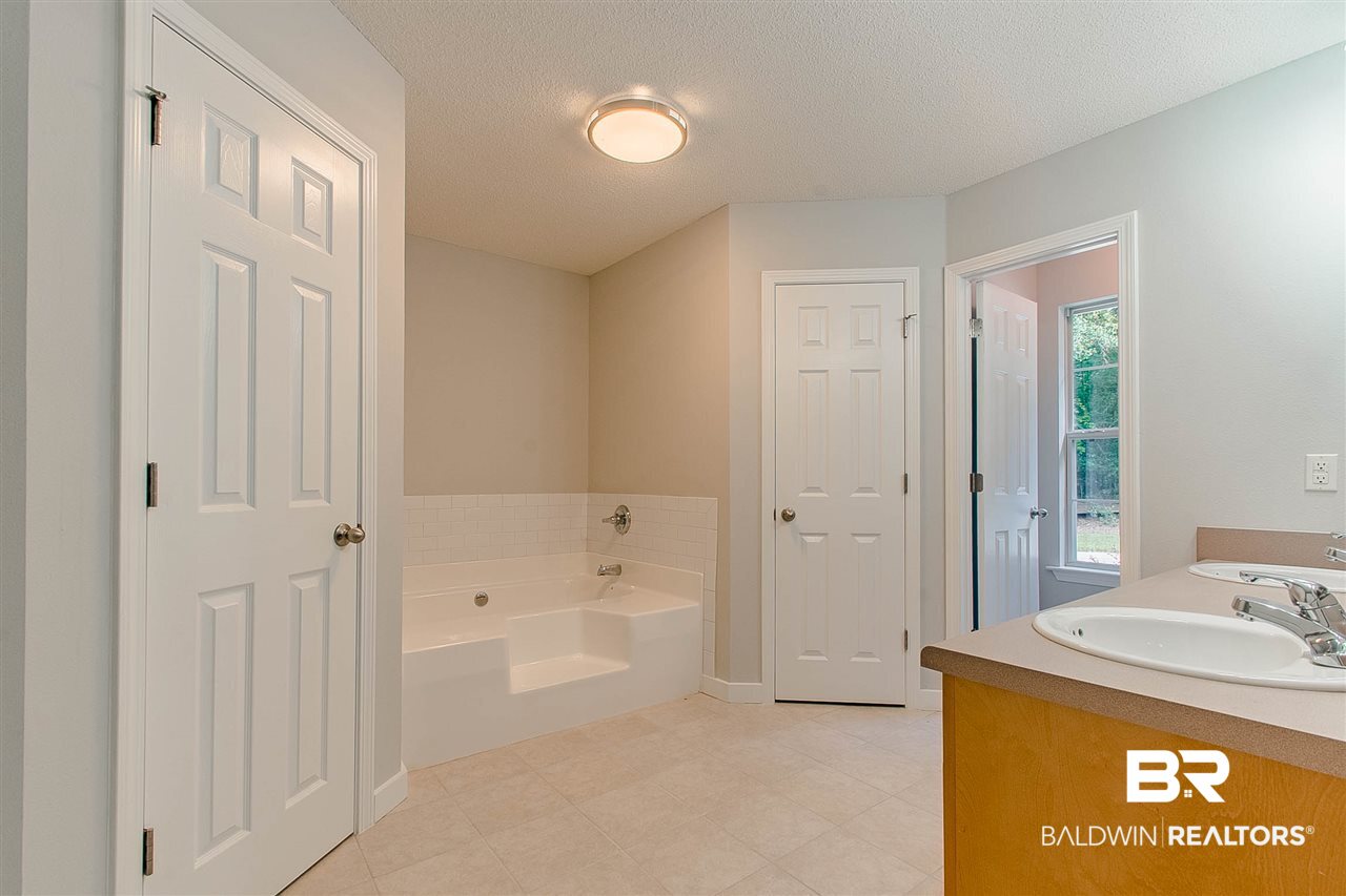 20940 Langford Road Fairhope, AL 36532 - Photo 24 of 43 Master Bath