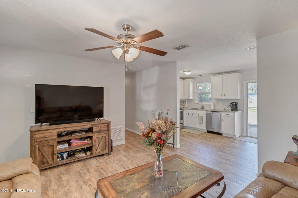 3075 Loretto Road Jacksonville, FL 32223 - Photo 7 of 30 Living Room