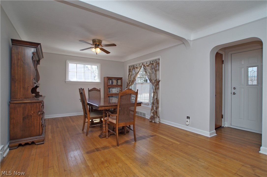 1591 Lander Road Cleveland, OH 44124 - Photo 3 of 35