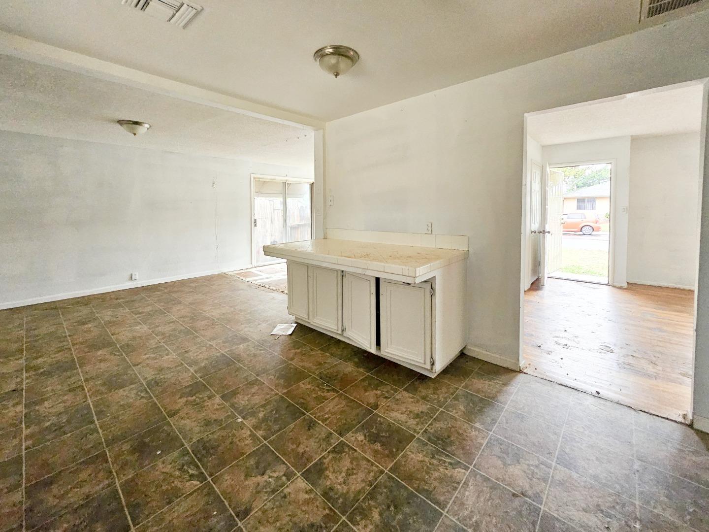 2416 Roble Avenue Modesto, CA 95354 - Photo 4 of 22