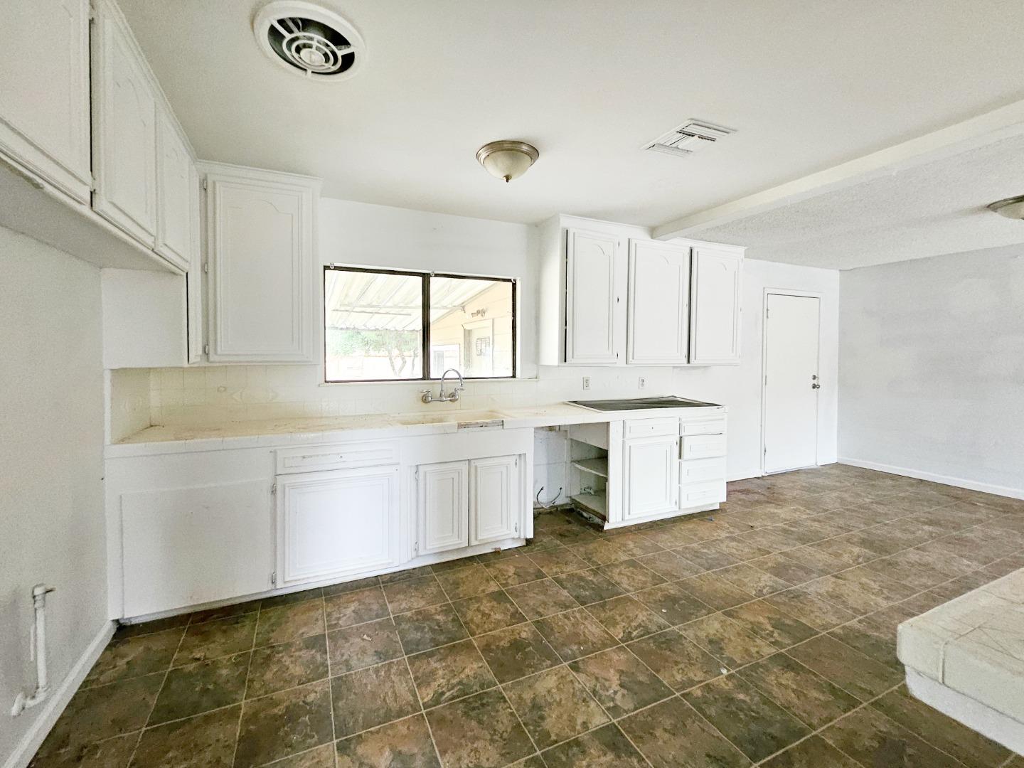 2416 Roble Avenue Modesto, CA 95354 - Photo 5 of 22