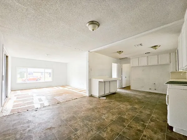 $390,000 | 2416 Roble Avenue, Modesto, CA 95354