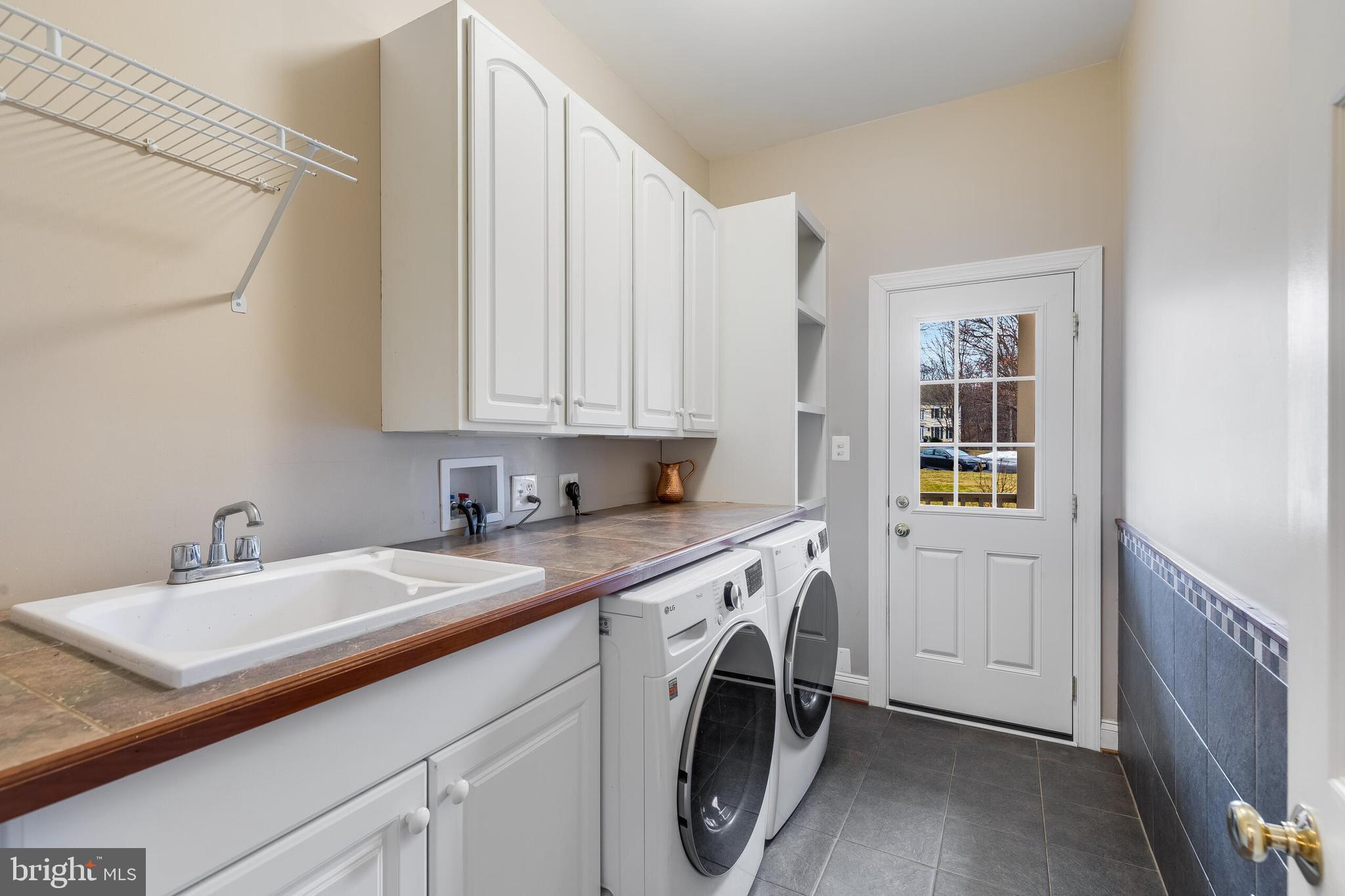 1181 Hawling Place Southwest Leesburg, VA 20175 - Photo 25 of 66 a utility room with cabinets