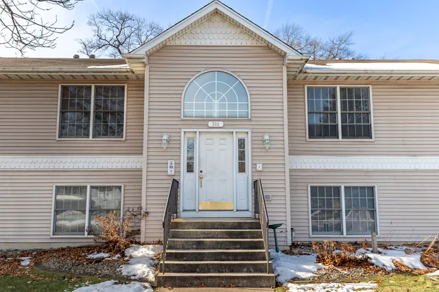 $169,000 | 308 South Broad Street, Unit 12, Griffith, IN 46319