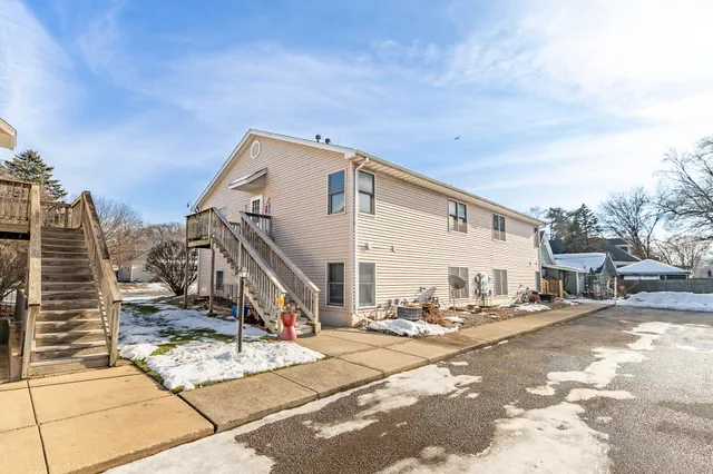 $169,000 | 308 South Broad Street, Unit 12, Griffith, IN 46319