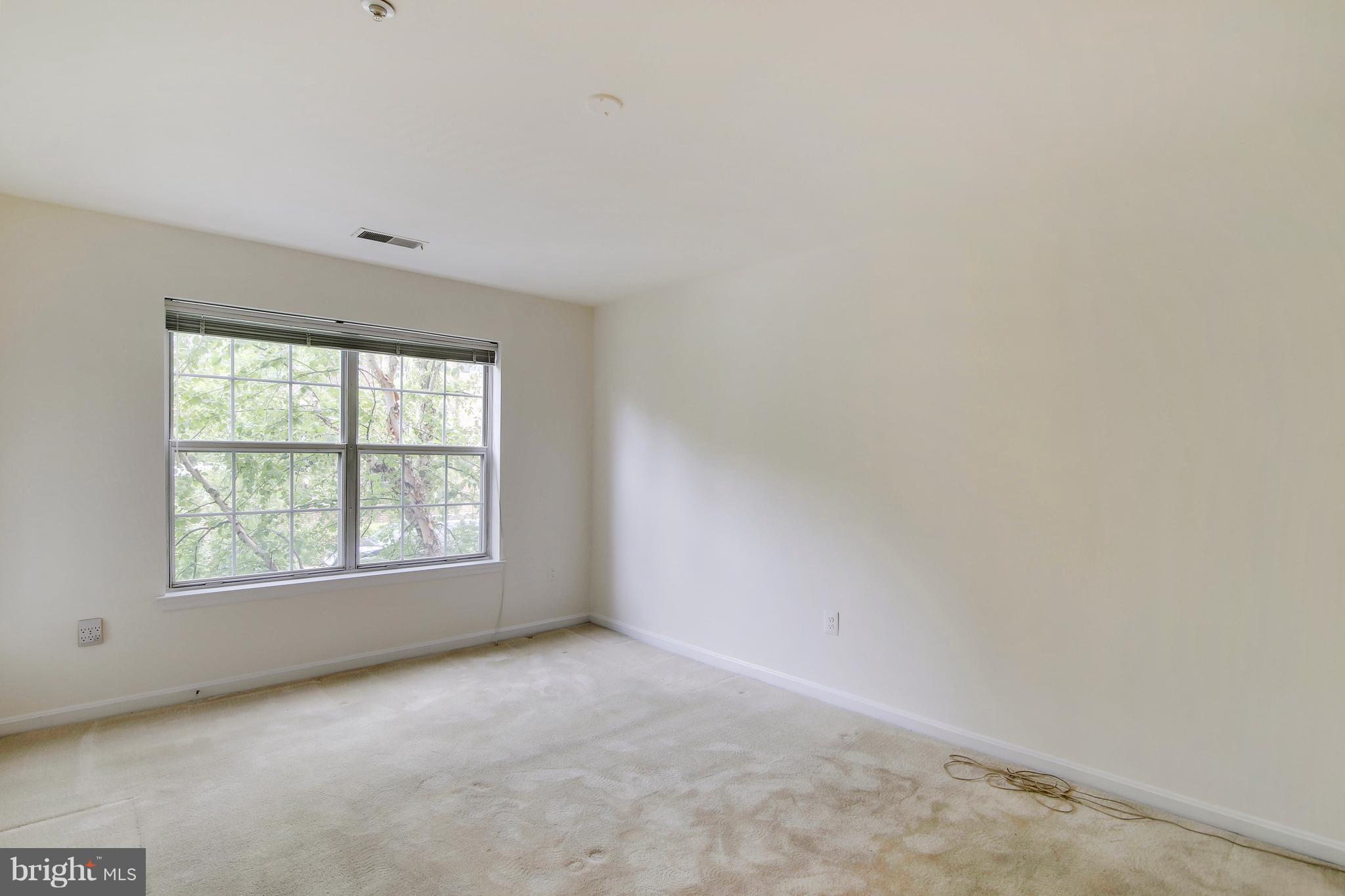 304 Ridgepoint Place, Unit 22 Gaithersburg, MD 20878 - Photo 14 of 30 Bedroom (Master)