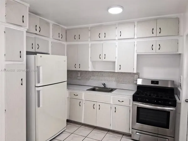 $1,600 | 7860 Harding Avenue, Unit 4B, Miami Beach, FL 33141