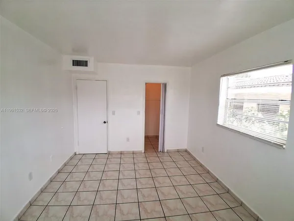 $1,600 | 7860 Harding Avenue, Unit 4B, Miami Beach, FL 33141