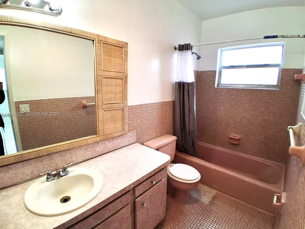 $1,600 | 7860 Harding Avenue, Unit 4B, Miami Beach, FL 33141