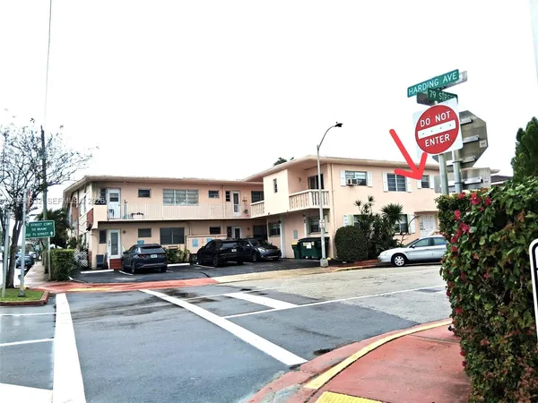 $1,600 | 7860 Harding Avenue, Unit 4B, Miami Beach, FL 33141