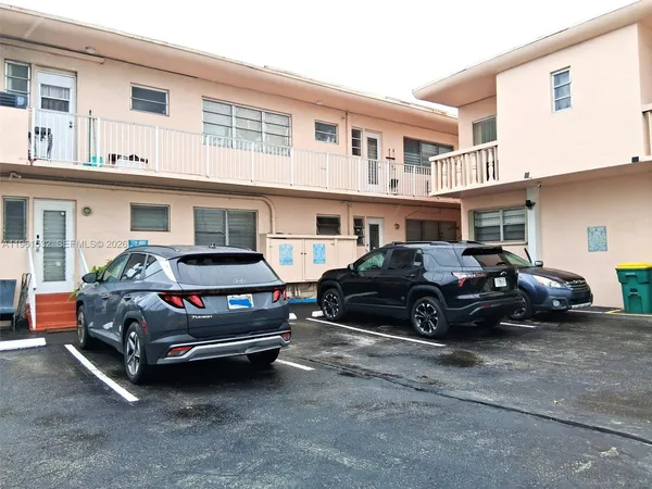 $1,600 | 7860 Harding Avenue, Unit 4B, Miami Beach, FL 33141