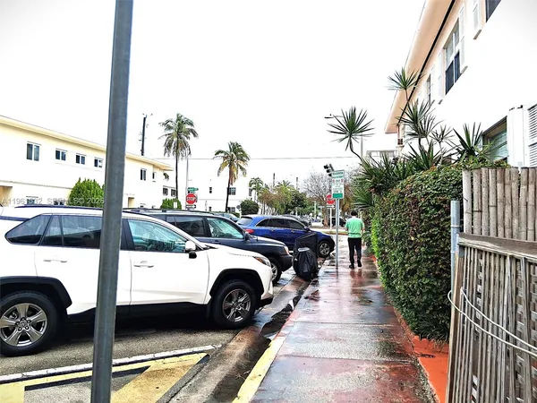 $1,600 | 7860 Harding Avenue, Unit 4B, Miami Beach, FL 33141