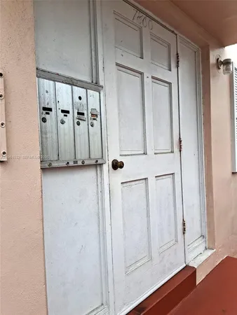 $1,600 | 7860 Harding Avenue, Unit 4B, Miami Beach, FL 33141