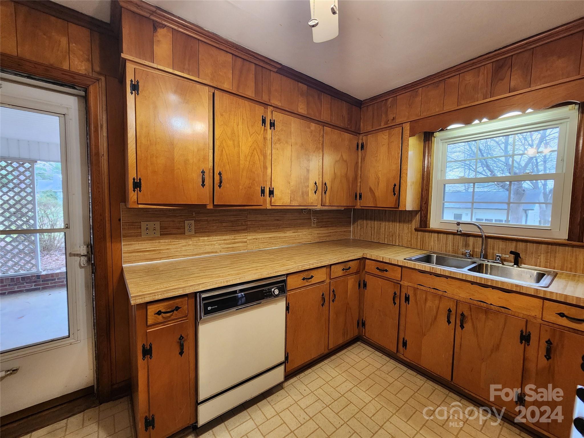 1321 Jenkins Road Gastonia, NC 28052 - Photo 21 of 31 Gallery Image 21