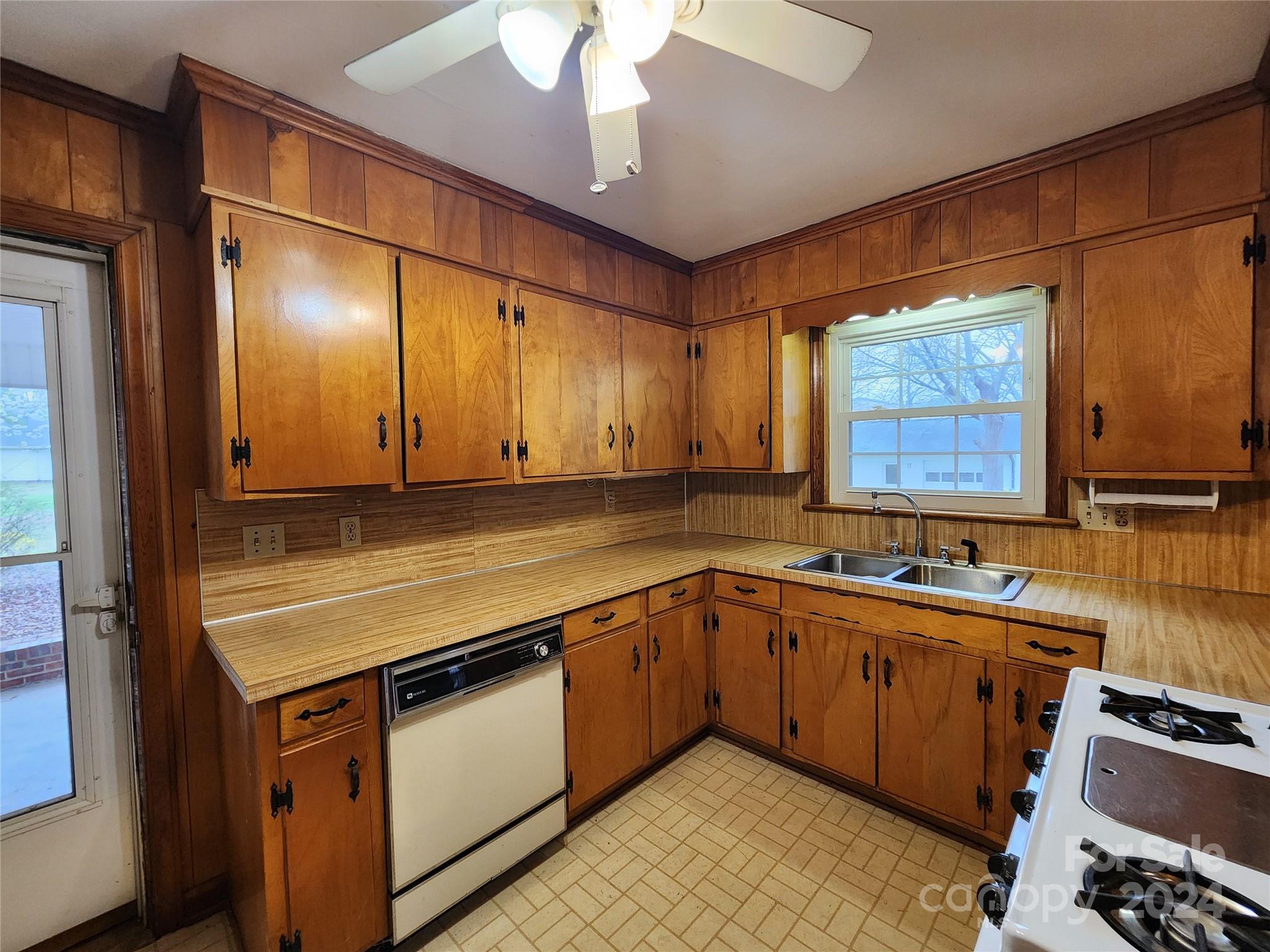 1321 Jenkins Road Gastonia, NC 28052 - Photo 24 of 31 Gallery Image 24