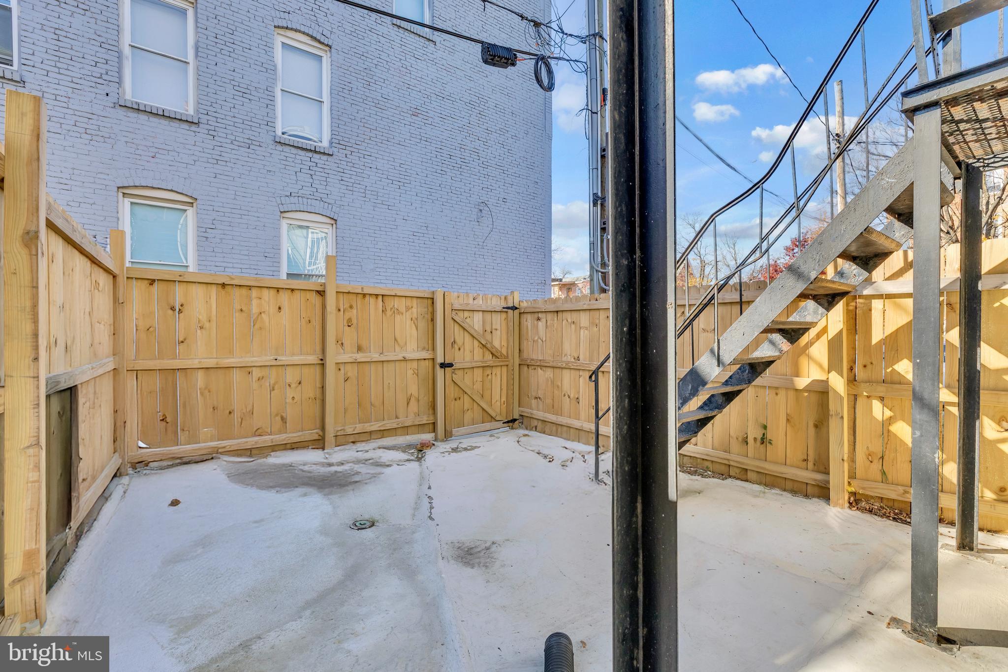 2920 Parkwood Avenue, Unit 3 Baltimore, MD 21217 - Photo 7 of 12 a view of an entryway