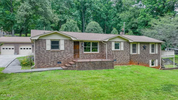 $387,100 | 524 Cherokee Drive, Mount Carmel, TN 37645