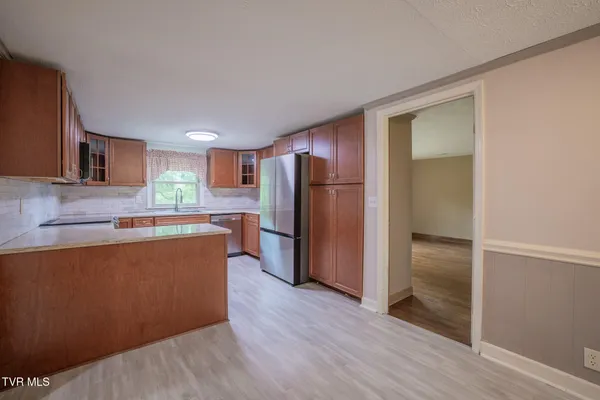 $387,100 | 524 Cherokee Drive, Mount Carmel, TN 37645