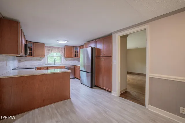 $395,000 | 524 Cherokee Drive, Mount Carmel, TN 37645