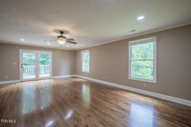 $395,000 | 524 Cherokee Drive, Mount Carmel, TN 37645