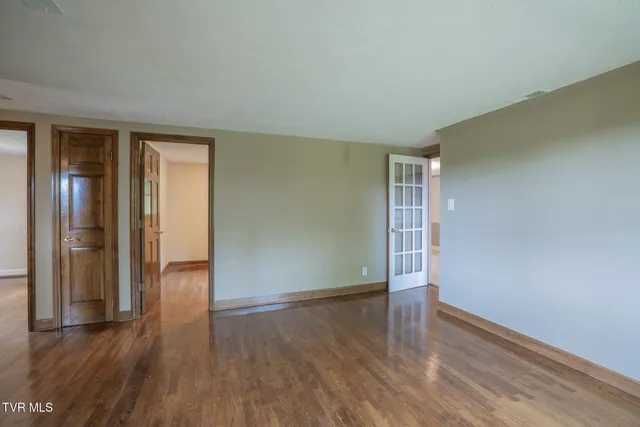 $395,000 | 524 Cherokee Drive, Mount Carmel, TN 37645