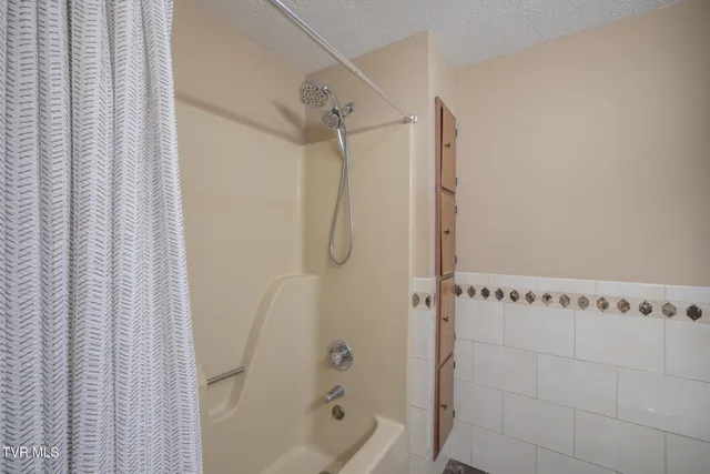 $395,000 | 524 Cherokee Drive, Mount Carmel, TN 37645