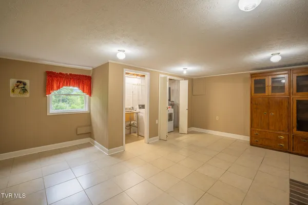 $387,100 | 524 Cherokee Drive, Mount Carmel, TN 37645