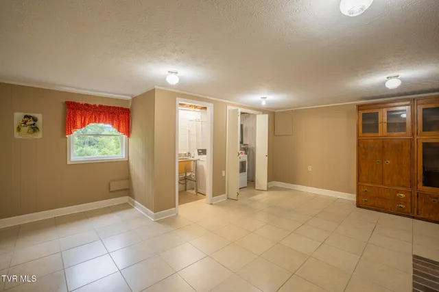 $395,000 | 524 Cherokee Drive, Mount Carmel, TN 37645