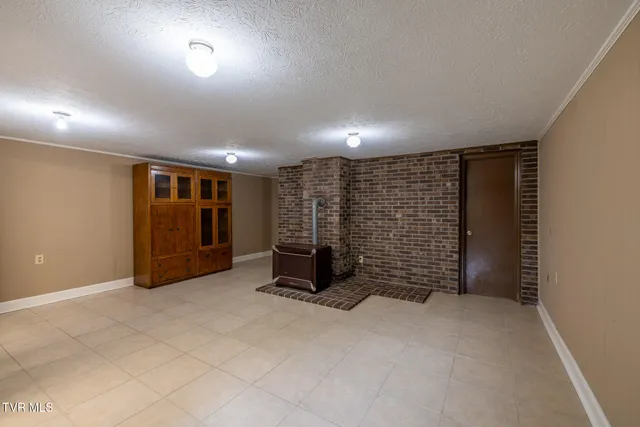 $395,000 | 524 Cherokee Drive, Mount Carmel, TN 37645