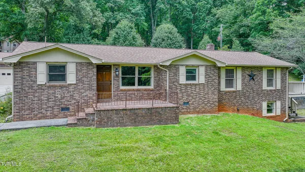 $387,100 | 524 Cherokee Drive, Mount Carmel, TN 37645