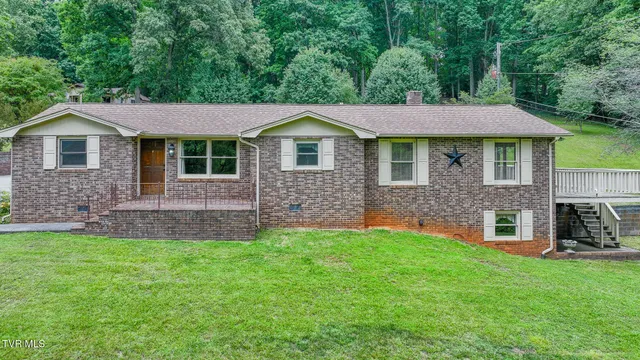 $395,000 | 524 Cherokee Drive, Mount Carmel, TN 37645