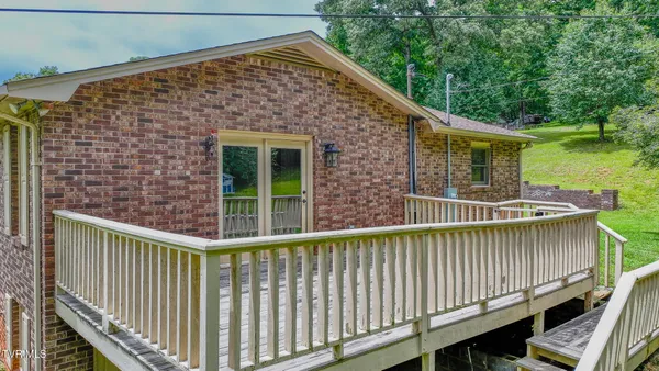 $387,100 | 524 Cherokee Drive, Mount Carmel, TN 37645