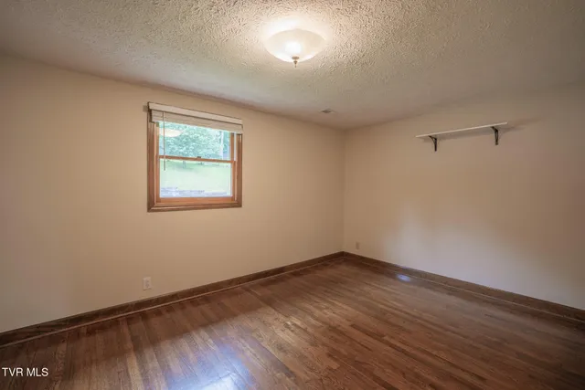 $395,000 | 524 Cherokee Drive, Mount Carmel, TN 37645