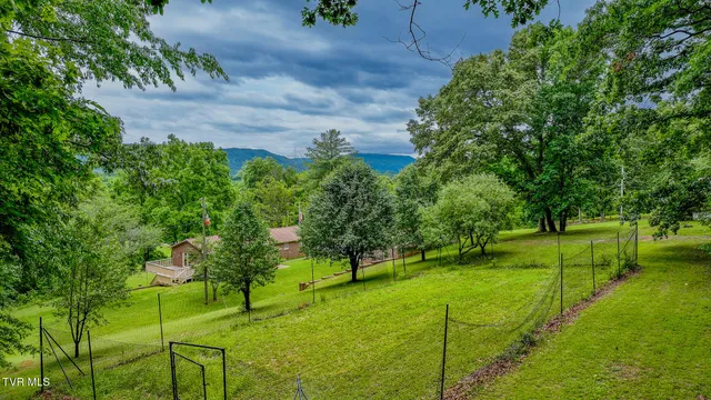 $395,000 | 524 Cherokee Drive, Mount Carmel, TN 37645