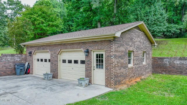 $395,000 | 524 Cherokee Drive, Mount Carmel, TN 37645