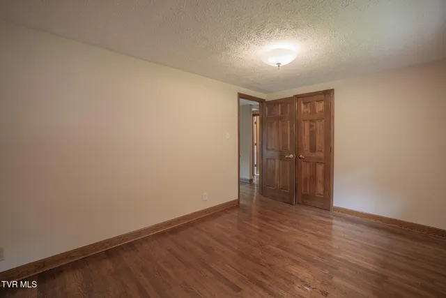 $395,000 | 524 Cherokee Drive, Mount Carmel, TN 37645