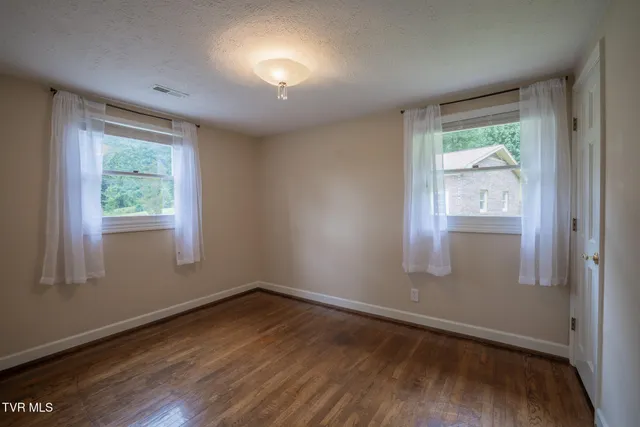 $395,000 | 524 Cherokee Drive, Mount Carmel, TN 37645