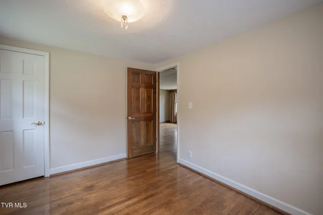 $395,000 | 524 Cherokee Drive, Mount Carmel, TN 37645