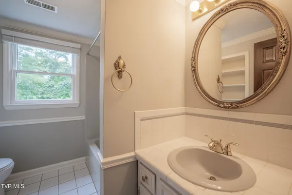 $387,100 | 524 Cherokee Drive, Mount Carmel, TN 37645