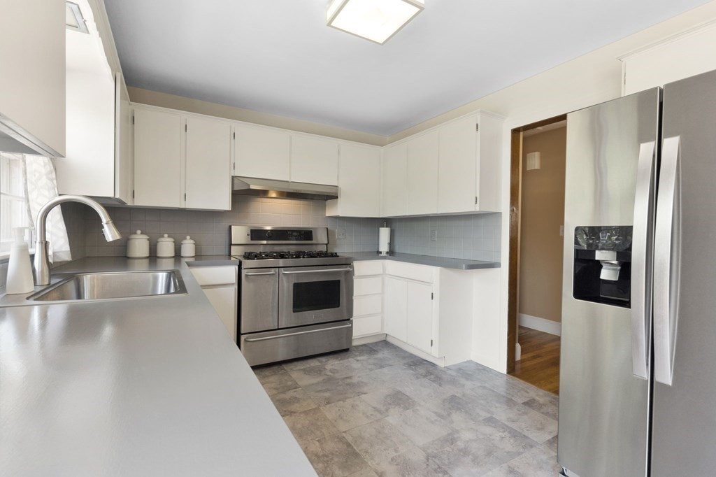 8 Michael Road Beverly, MA 01915 - Photo 12 of 30 Gallery Image 12