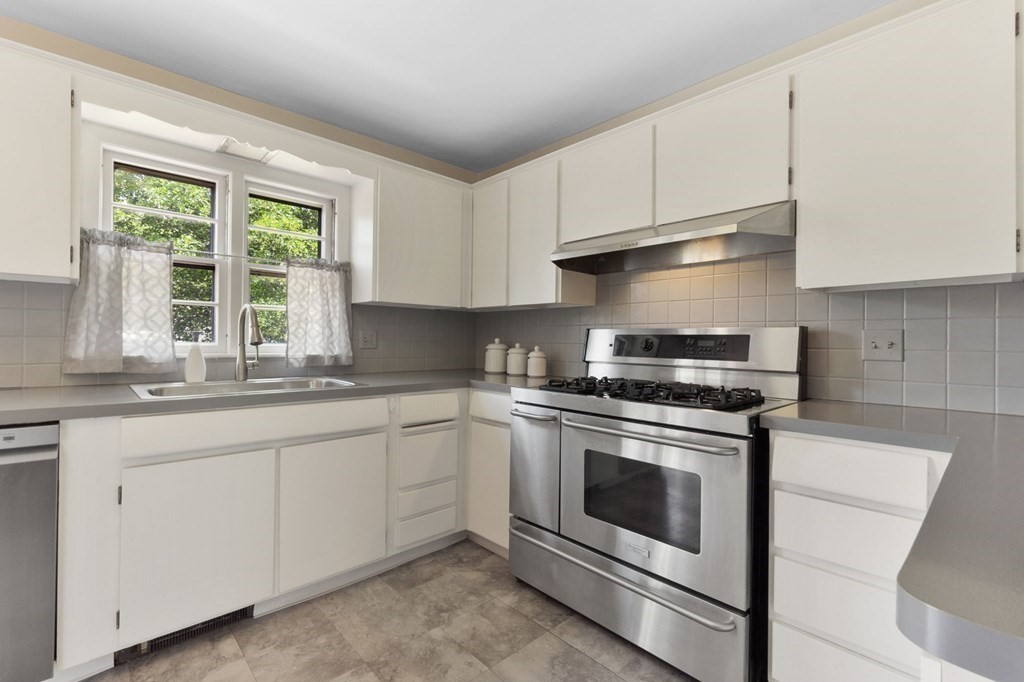 8 Michael Road Beverly, MA 01915 - Photo 9 of 30 Gallery Image 9