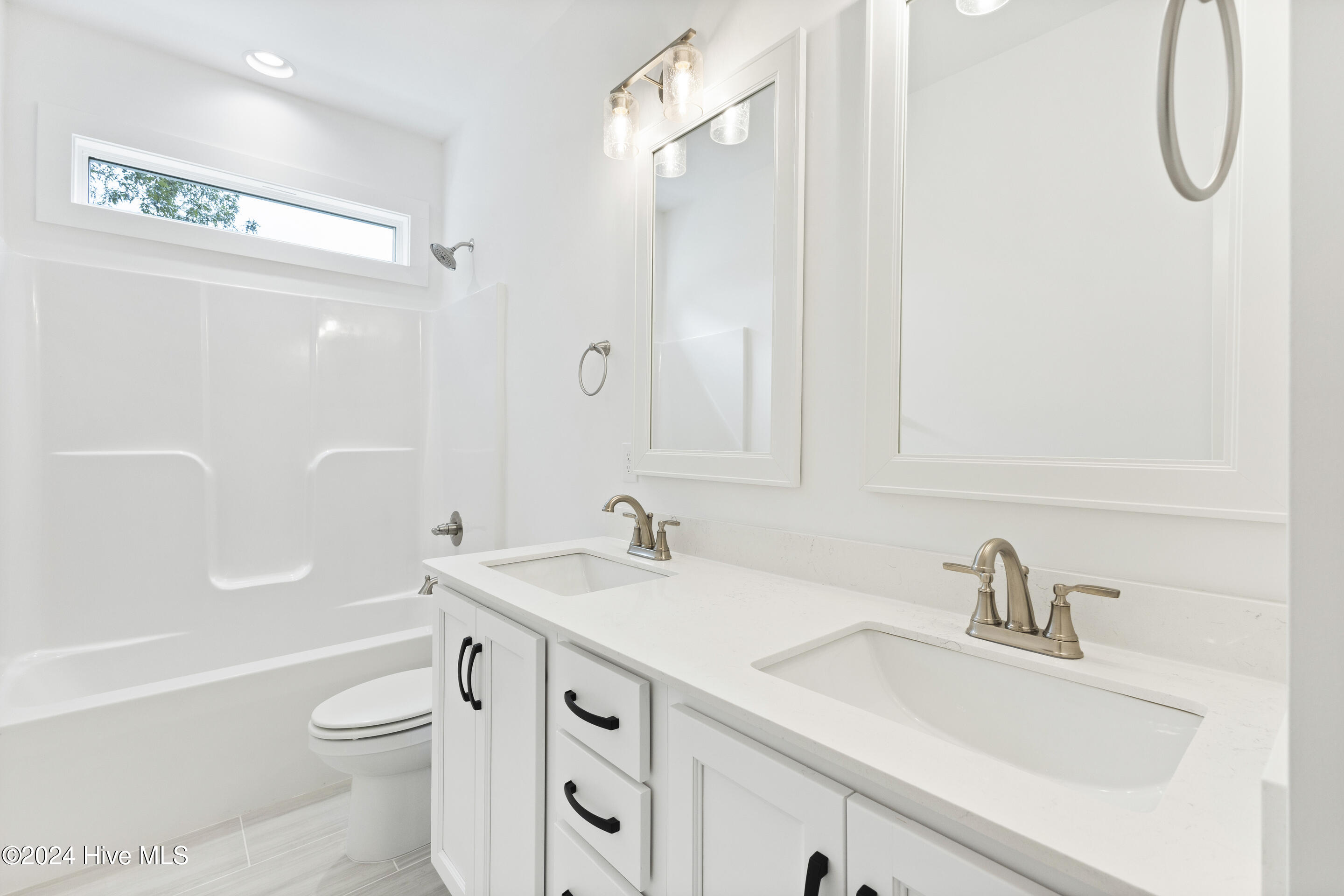 1656 Winding Way Southwest Ocean Isle Beach, NC 28469 - Photo 26 of 49 Shared Downstairs Bathroom