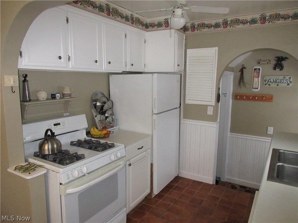 1632 Edgefield Road Lyndhurst, OH 44124 - Photo 2 of 20