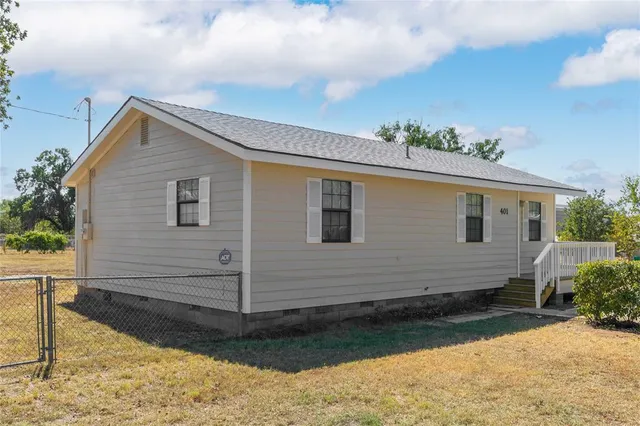 a view of house with yard