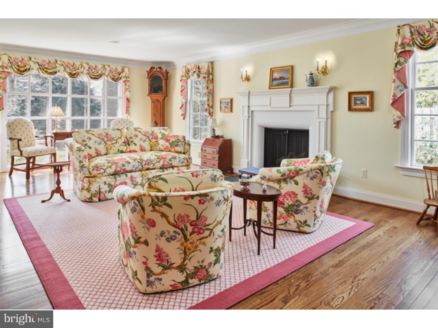 300 Valley Place Wayne, PA 19087 - Photo 4 of 25 Living Room