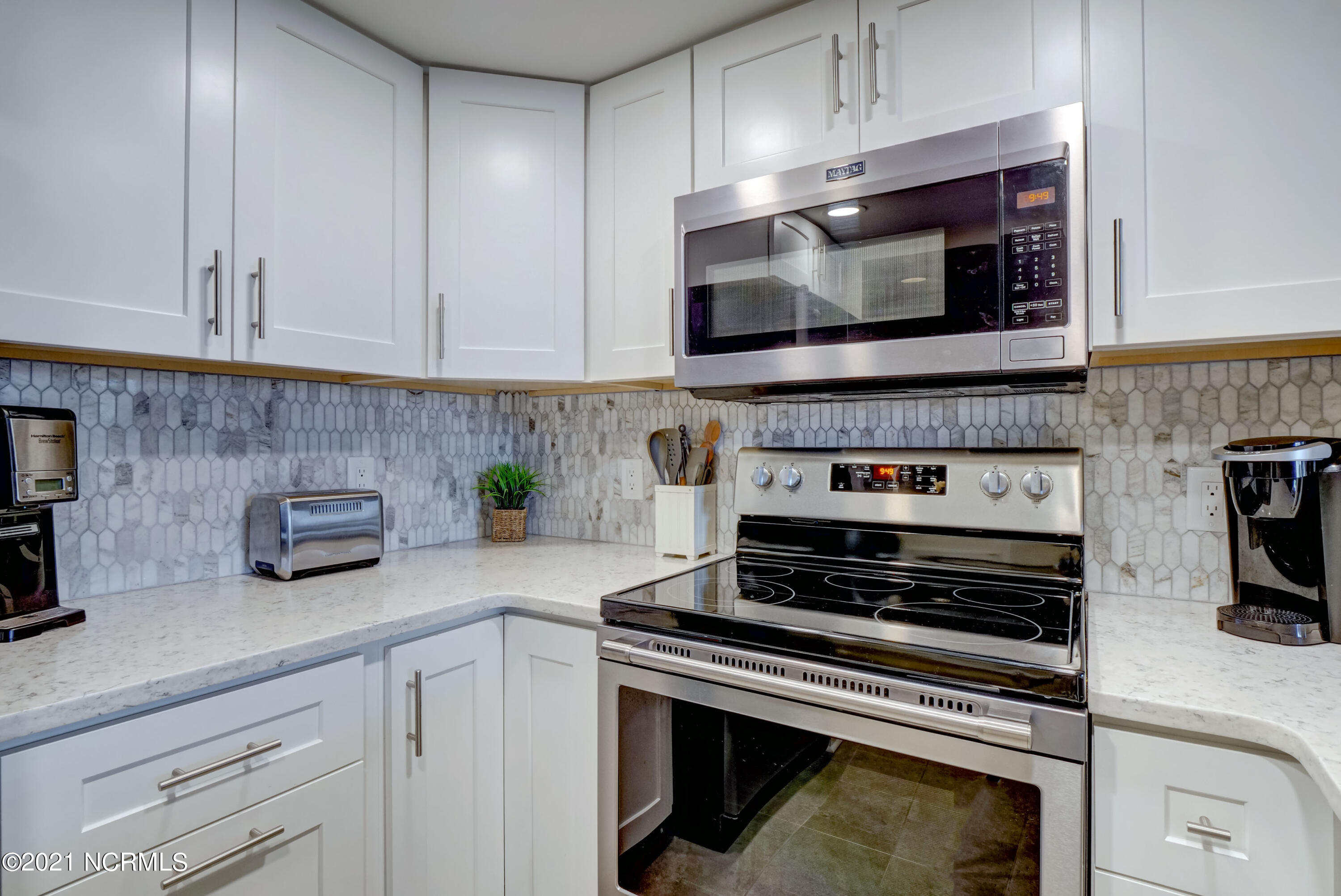 2000 New River Inlet Road, Unit 1110 North Topsail Beach, NC 28460 - Photo 5 of 31 P4455350_1_2_3_4_5_6